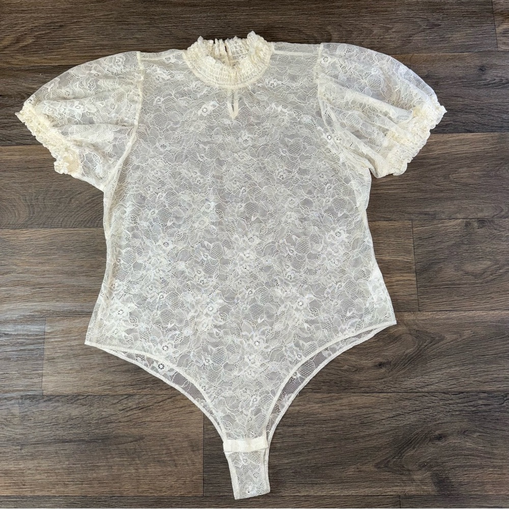 Jolie Lace Bodysuit in Cream